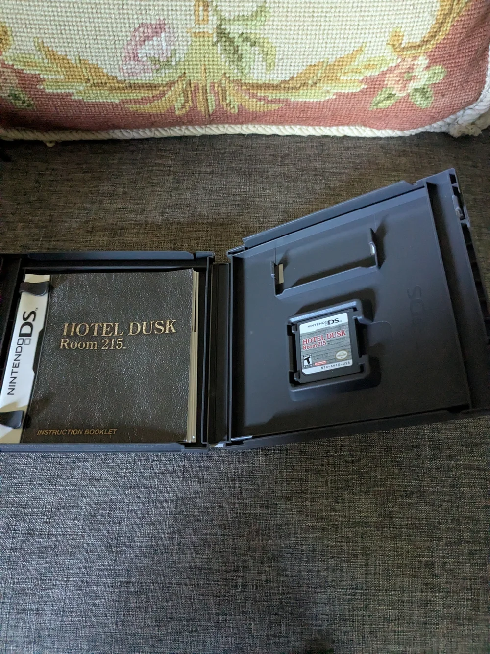 Nintendo Hotel Dusk: Room 215 - Excellent Condition.
